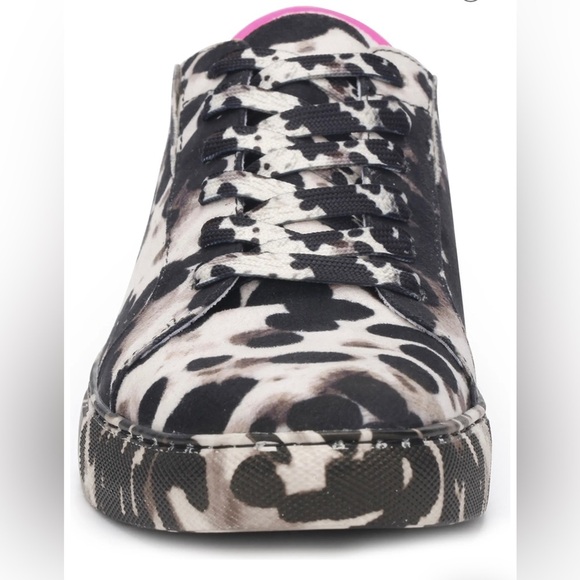 Gently worn Kenneth Cole Kam Eo Sneaker women’s size 8.5 - Picture 9 of 11